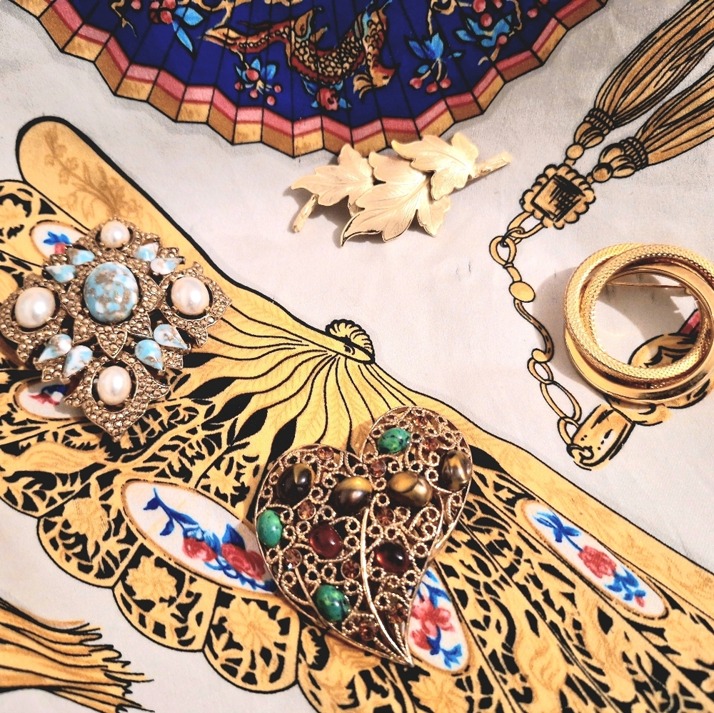 Vintage Brooches Collection